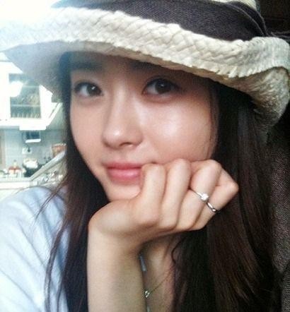 Nữ diễn viên Go Ah Ra không hề "makeup" nhưng vẫn tỏa sáng.